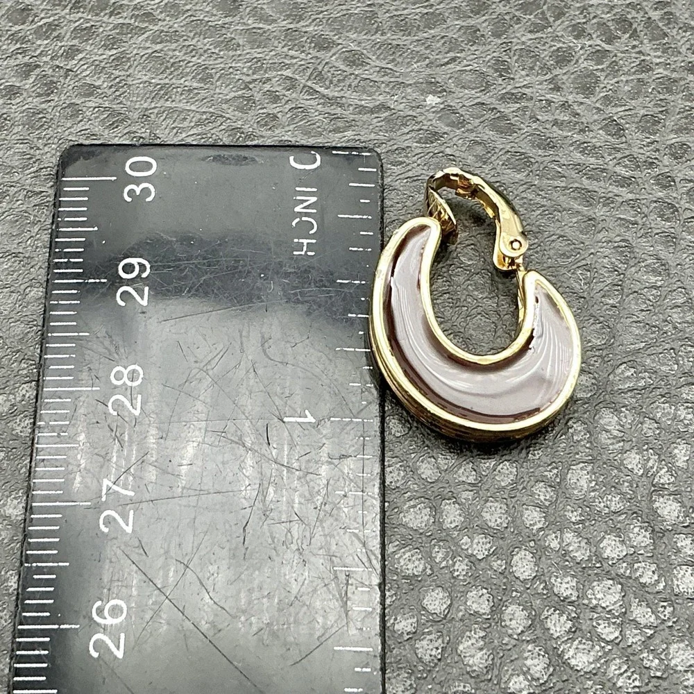 Avon Gold Tone Enamel Hoop Earrings Reversible‎ Brown Cream Clip On Small Huggie